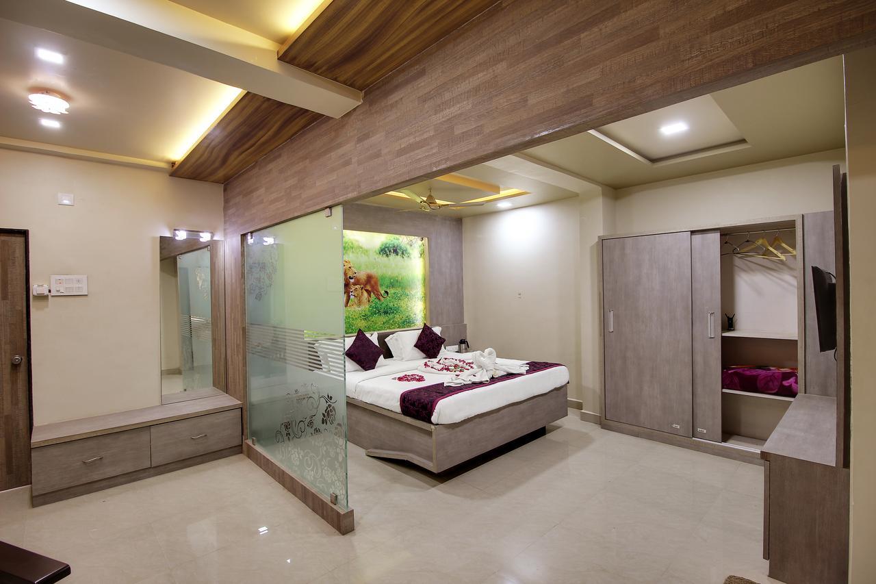 Daksh Hotel And Restaurant Talala Luaran gambar