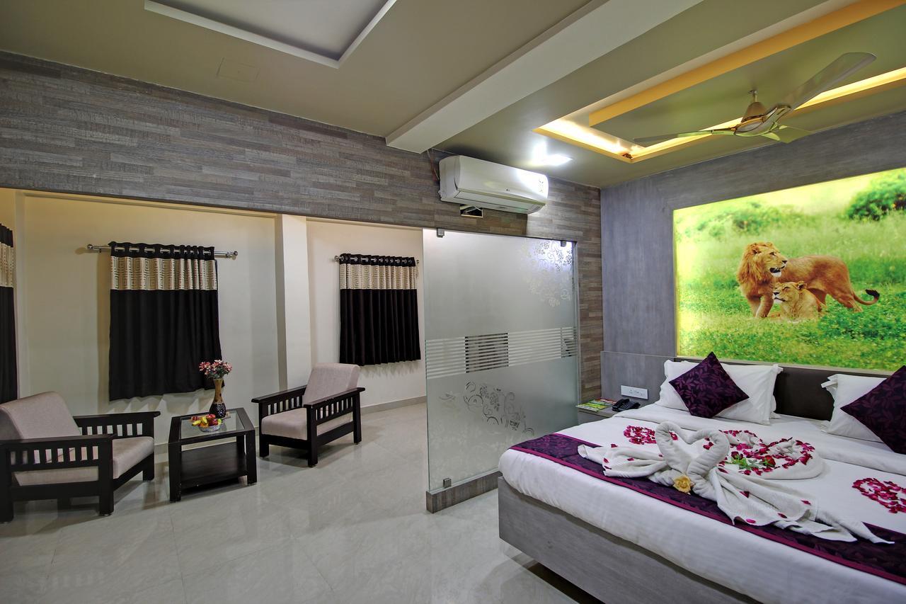 Daksh Hotel And Restaurant Talala Luaran gambar